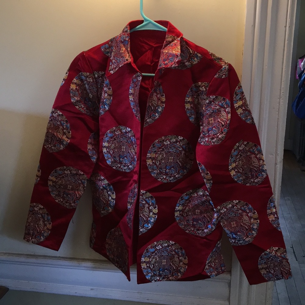 Oriental red collar shirt